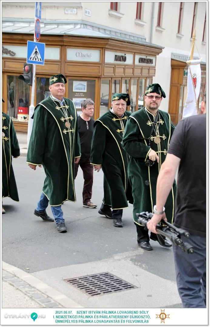 Díjkiosztó, szentelés, avatás, felvonulás