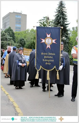 Díjkiosztó, szentelés, avatás, felvonulás