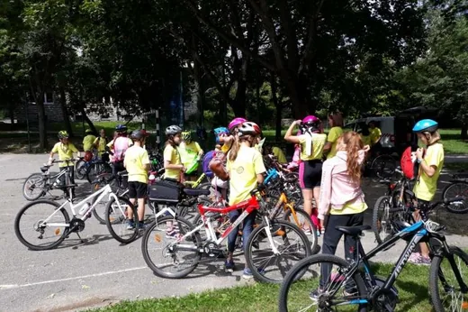 'Közlekedésbiztonság a kerékpáros nyári táborban' cikk borítóképe