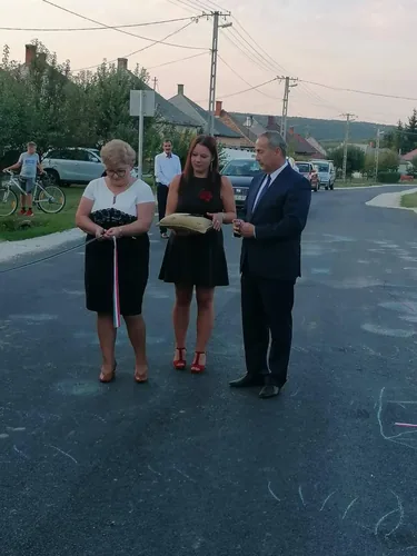 Fotók, Önkormányzat