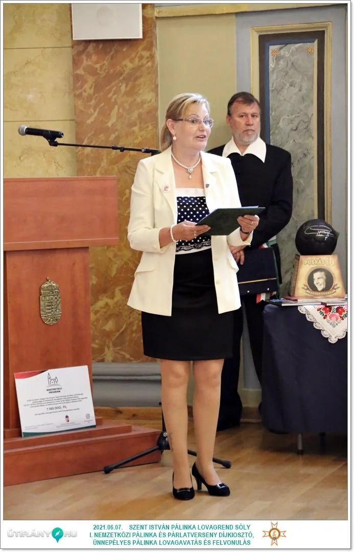 Díjkiosztó, szentelés, avatás, felvonulás