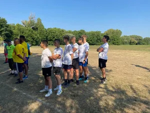 Vasárnap foci fotók, Önkormányzat