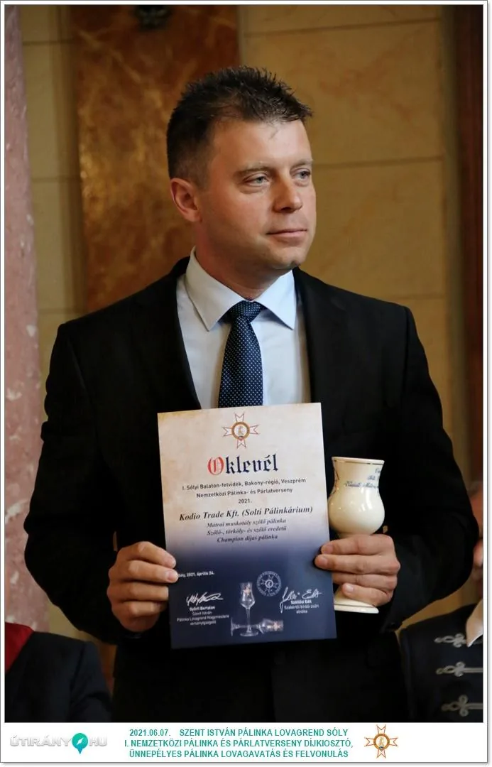 Díjkiosztó, szentelés, avatás, felvonulás