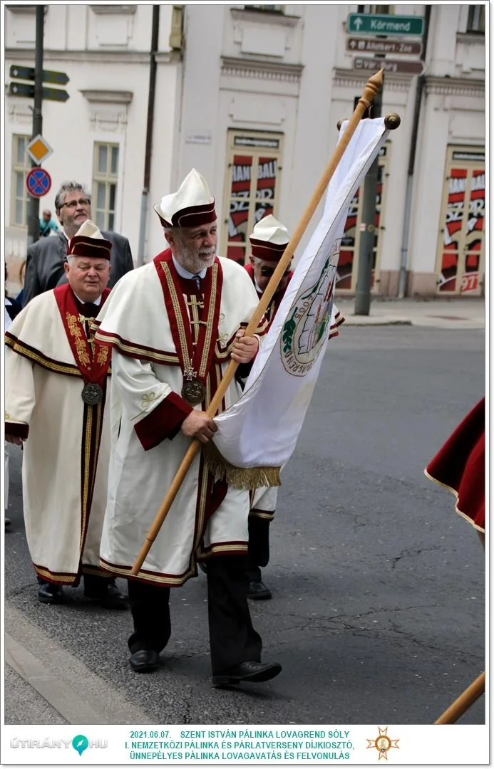 Díjkiosztó, szentelés, avatás, felvonulás
