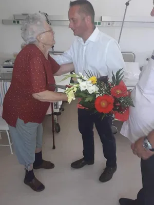 Joli néni 90 köszöntés 