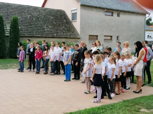 'Megújult az iskola Porván' cikk borítóképe