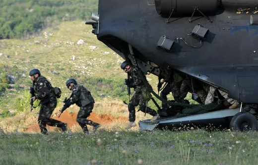 'Lőtéri gyakorlatok' cikk borítóképe