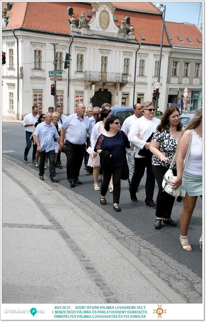 Díjkiosztó, szentelés, avatás, felvonulás