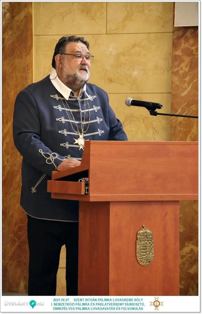 Díjkiosztó, szentelés, avatás, felvonulás