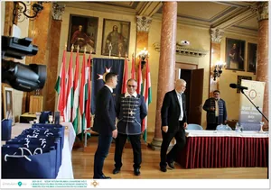 Díjkiosztó, szentelés, avatás, felvonulás