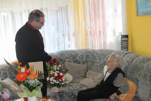 'Szép korú köszöntése' cikk borítóképe