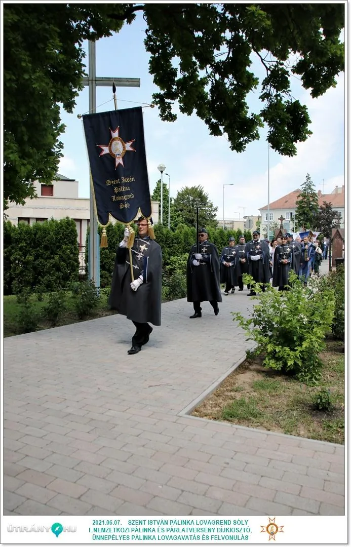 Díjkiosztó, szentelés, avatás, felvonulás