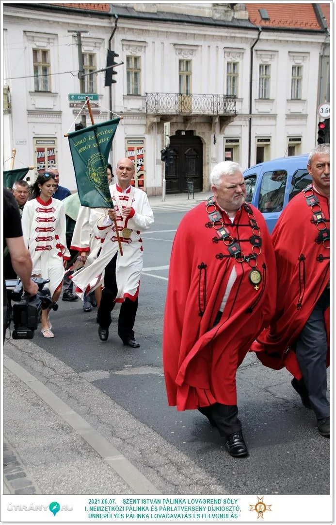 Díjkiosztó, szentelés, avatás, felvonulás