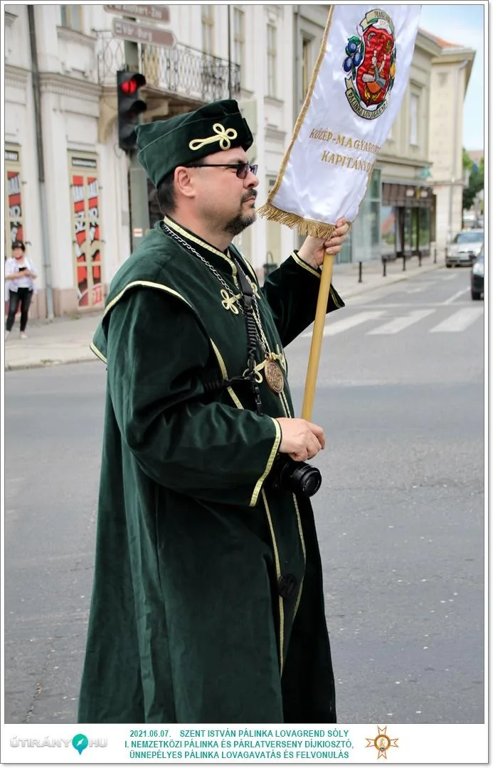 Díjkiosztó, szentelés, avatás, felvonulás