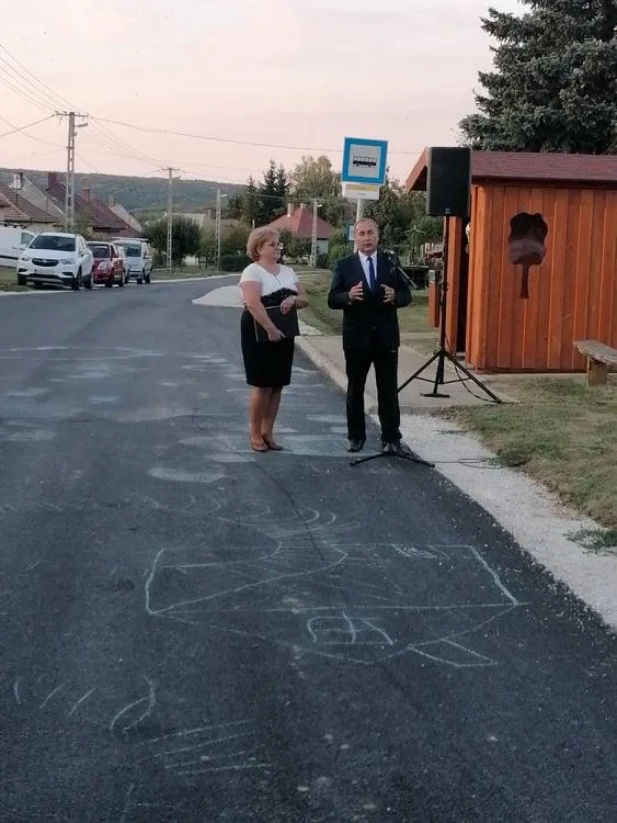 Fotók, Önkormányzat