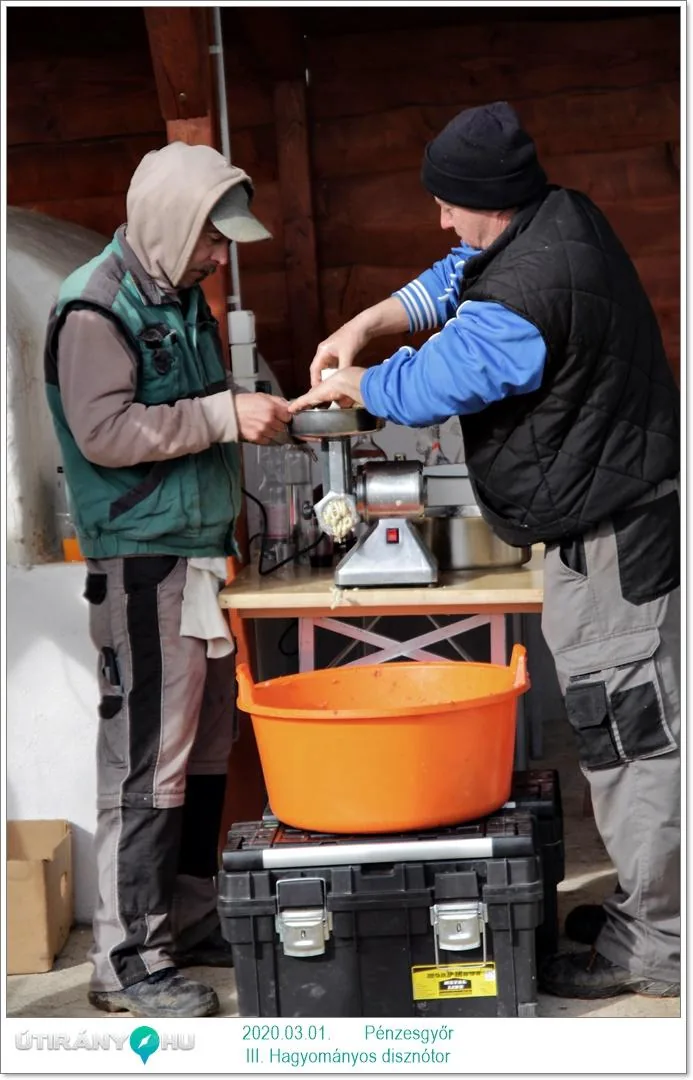 III. Hagyományos disznótor / Képek: Útirány.hu