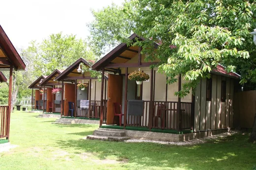 'Önkormányzati Vendégházak' cikk borítóképe