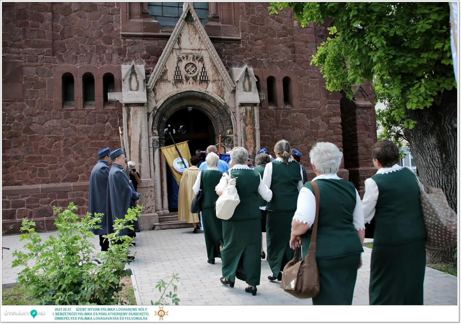 Díjkiosztó, szentelés, avatás, felvonulás