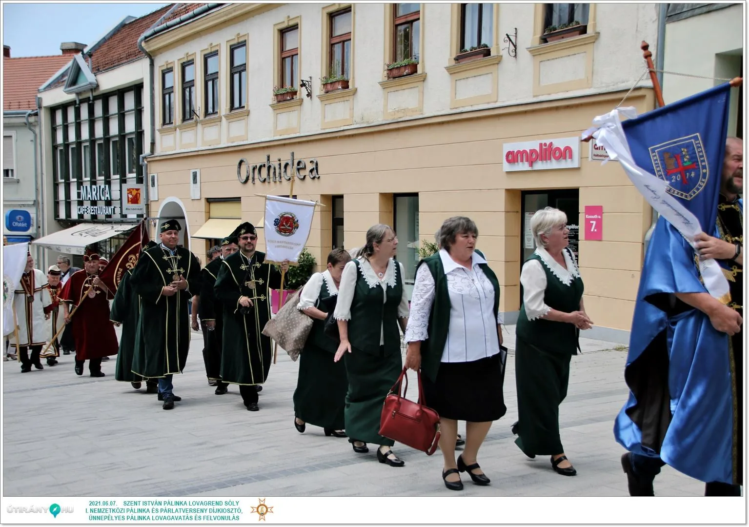 Díjkiosztó, szentelés, avatás, felvonulás