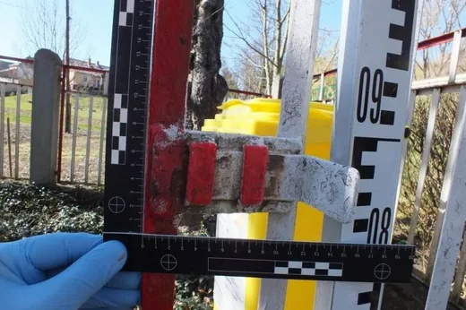 'Besurrantak az idős asszony házába Pénzesgyőrön' cikk borítóképe