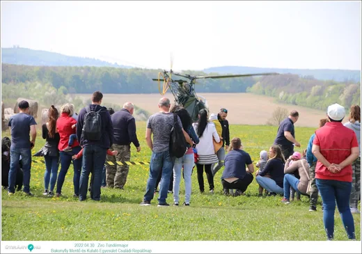 'A Bakonyfly Mentő és Kutató Egyesület hagyományt teremtő családi napja' cikk borítóképe