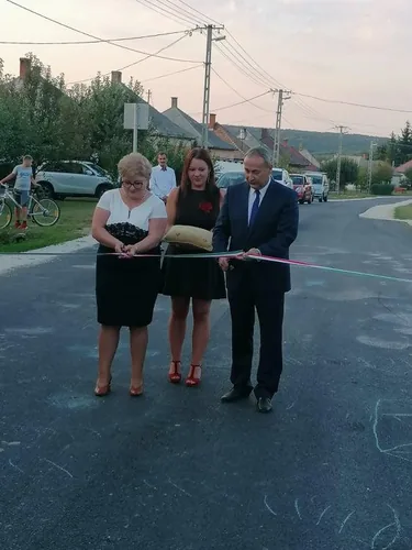 Fotók, Önkormányzat