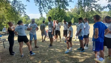 Vasárnap foci fotók, Önkormányzat