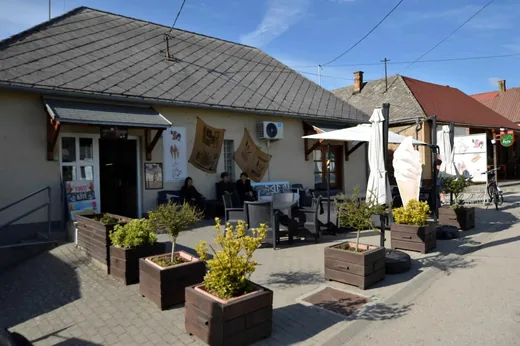 'Eladó a ParkCafe kávézó Bakonybélben' cikk borítóképe
