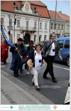 Díjkiosztó, szentelés, avatás, felvonulás