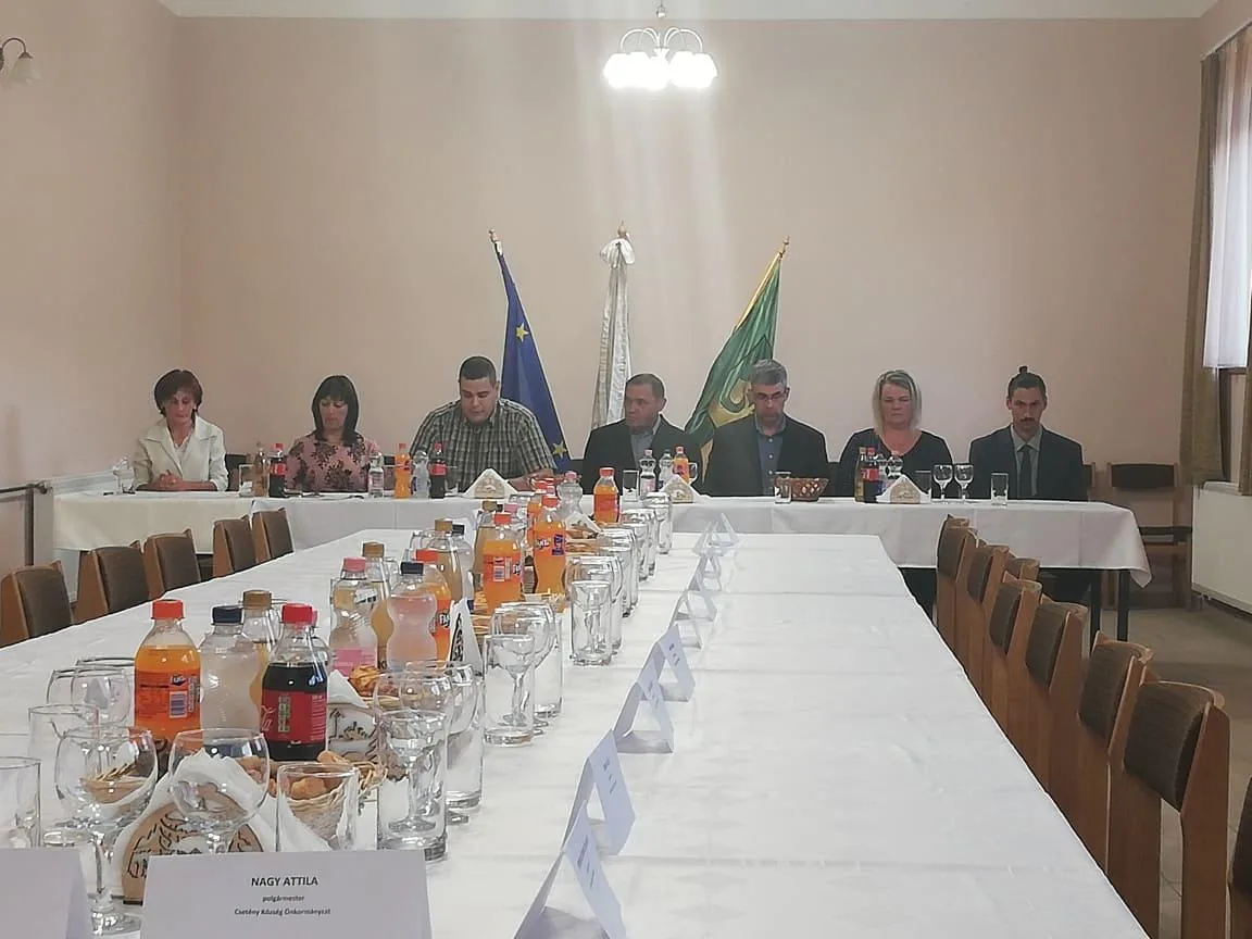 Képek az alakuló ülésről