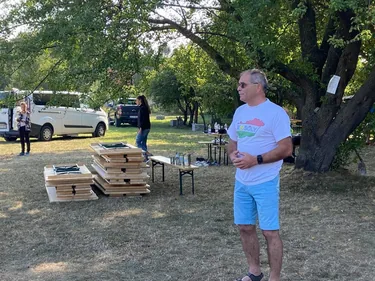 Vasárnap foci fotók, Önkormányzat