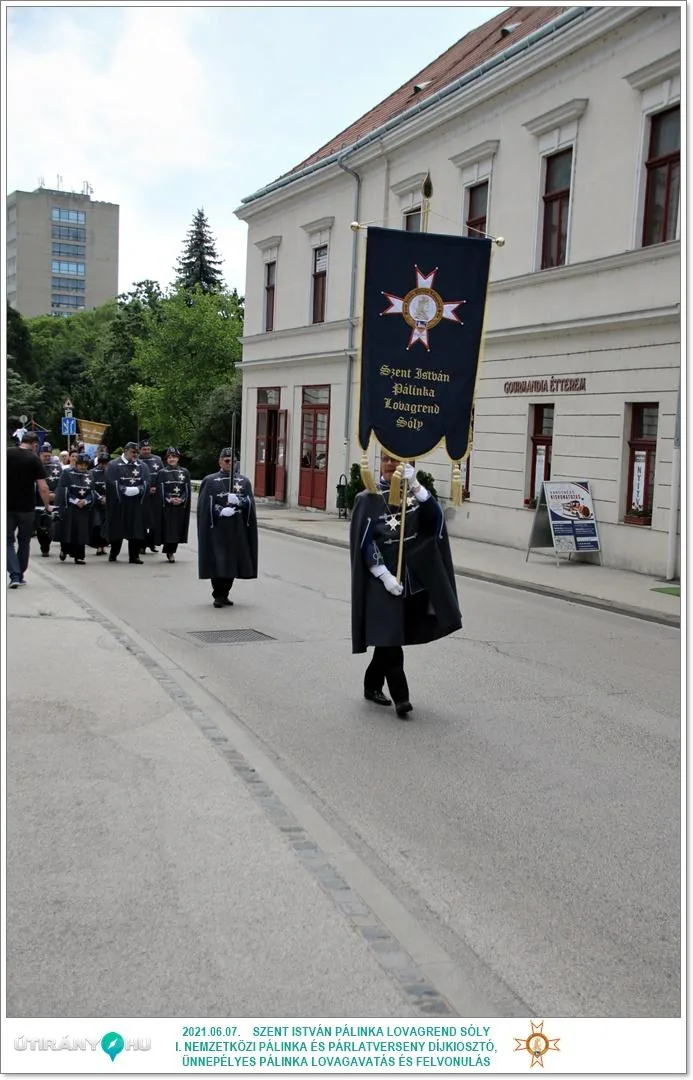 Díjkiosztó, szentelés, avatás, felvonulás