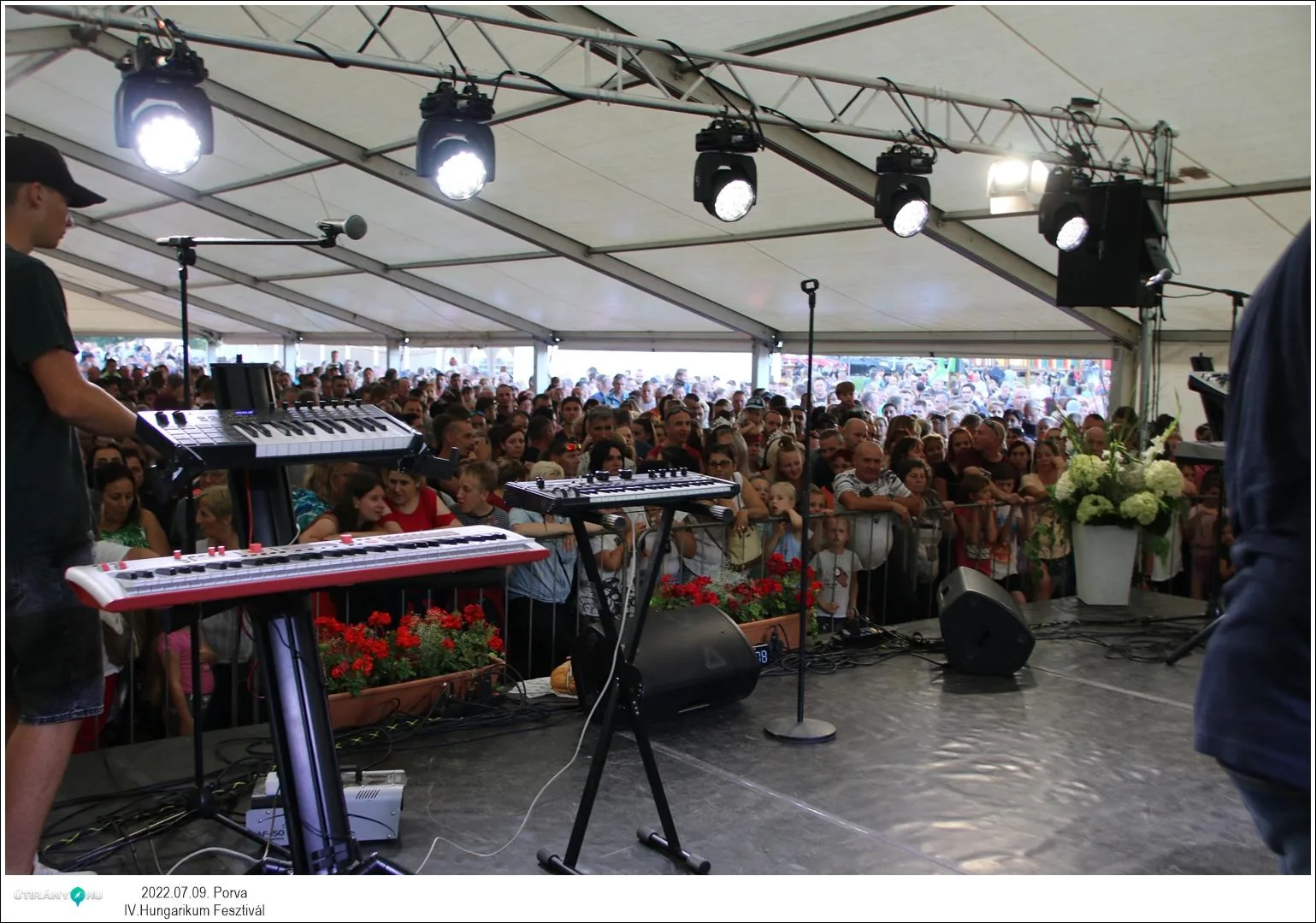 Fotók, Útirány.hu: