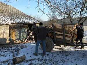 Szociális tűzifa kiosztása