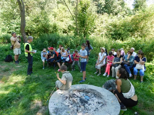 'Prevenciós előadás az erdei pihenőhelyen' cikk borítóképe