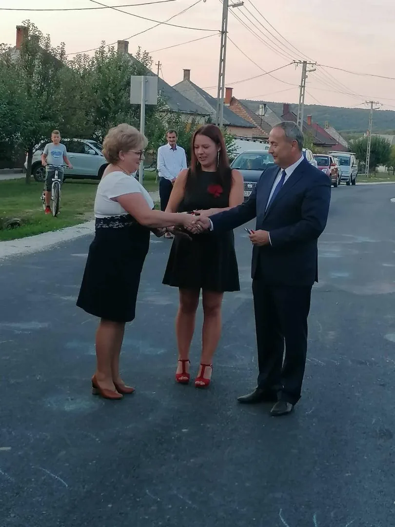 Fotók, Önkormányzat