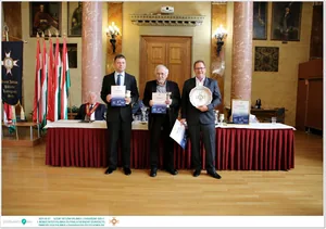 Díjkiosztó, szentelés, avatás, felvonulás