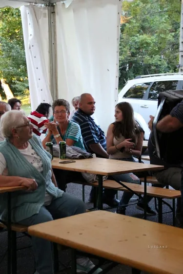 Mozog a falu!