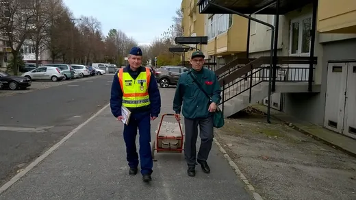 'Közös szolgálat a postással' cikk borítóképe