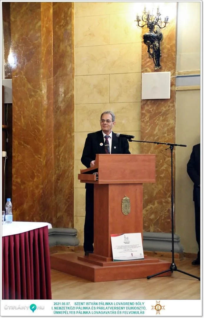 Díjkiosztó, szentelés, avatás, felvonulás