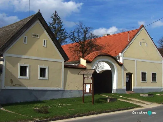 'Bakonybéli Tájház tájékoztató' cikk borítóképe