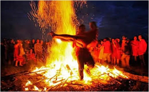 'SZENT IVÁN ÉJI TŰZUGRÁS' cikk borítóképe