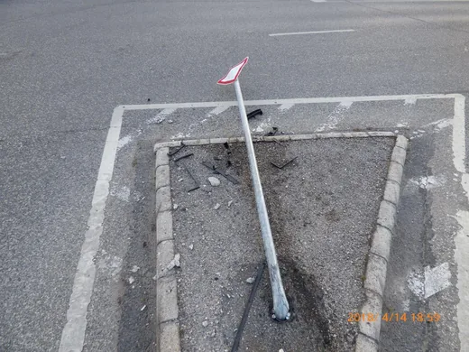 'Kidöntött egy jelzőtáblát az ittas sofőr' cikk borítóképe