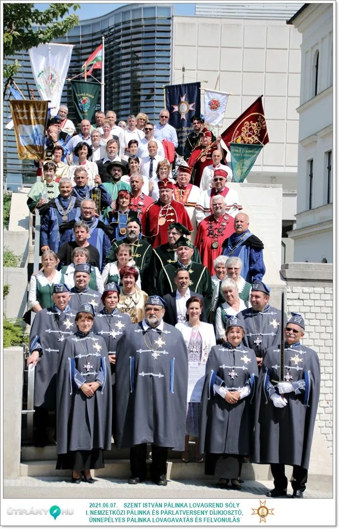 Díjkiosztó, szentelés, avatás, felvonulás