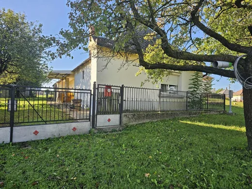 'Porva Község Önkormányzata pályázatot hirdet eladó ingatlanra' cikk borítóképe