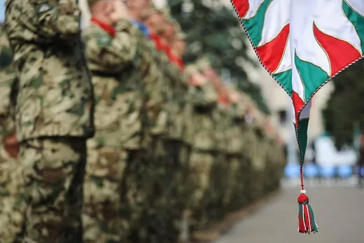 'Irány a sereg!' cikk borítóképe