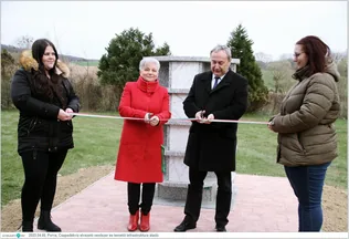 Ünnepélyes átadó borítóképe