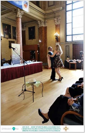 Díjkiosztó, szentelés, avatás, felvonulás