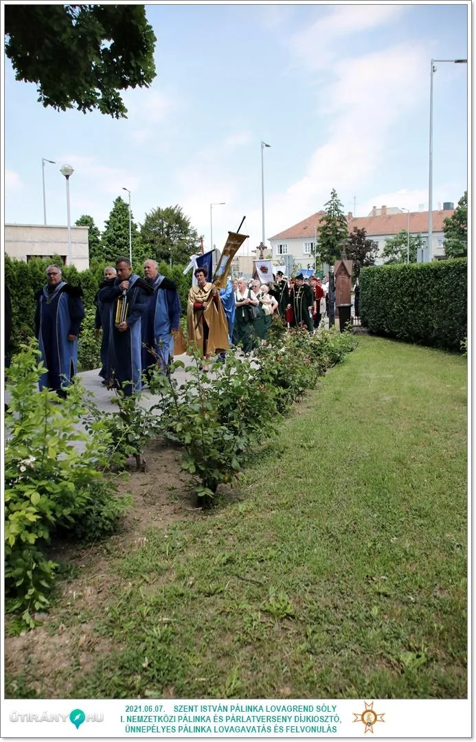 Díjkiosztó, szentelés, avatás, felvonulás