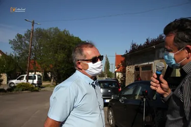 "Maradj otthon" a Petőfi Színház jön el! Online is!